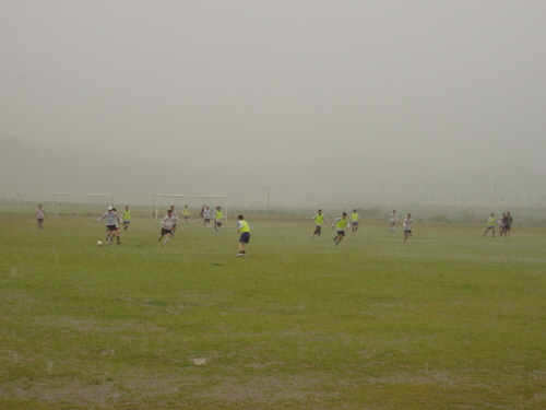 영남대학교 영천병원과 영천경찰서 축구 경기 모습