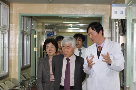 이사장에게 병원장이 병원 설명