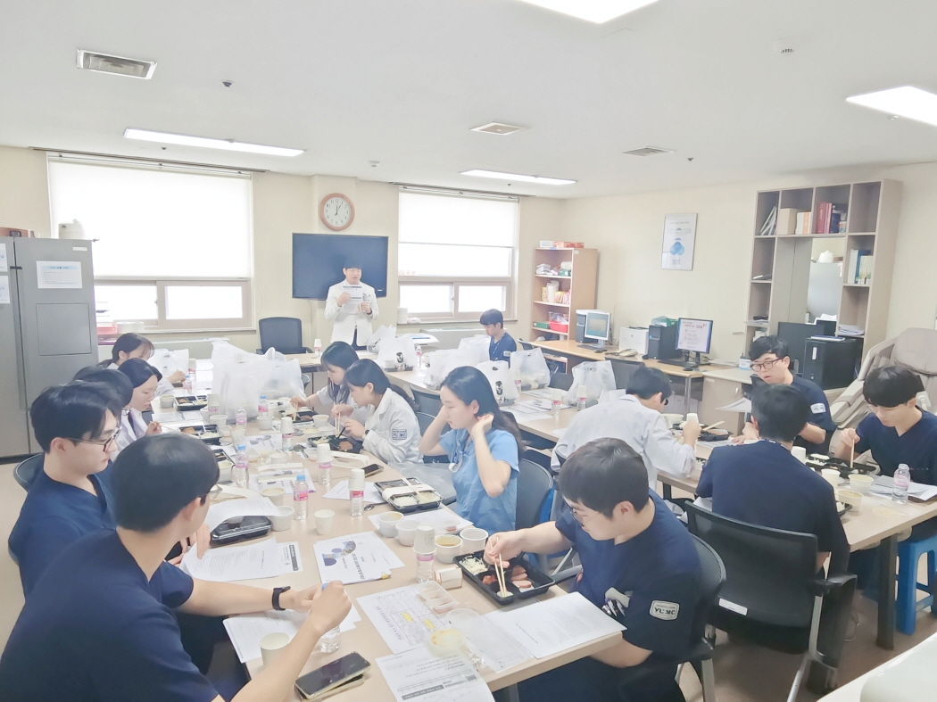 간담회