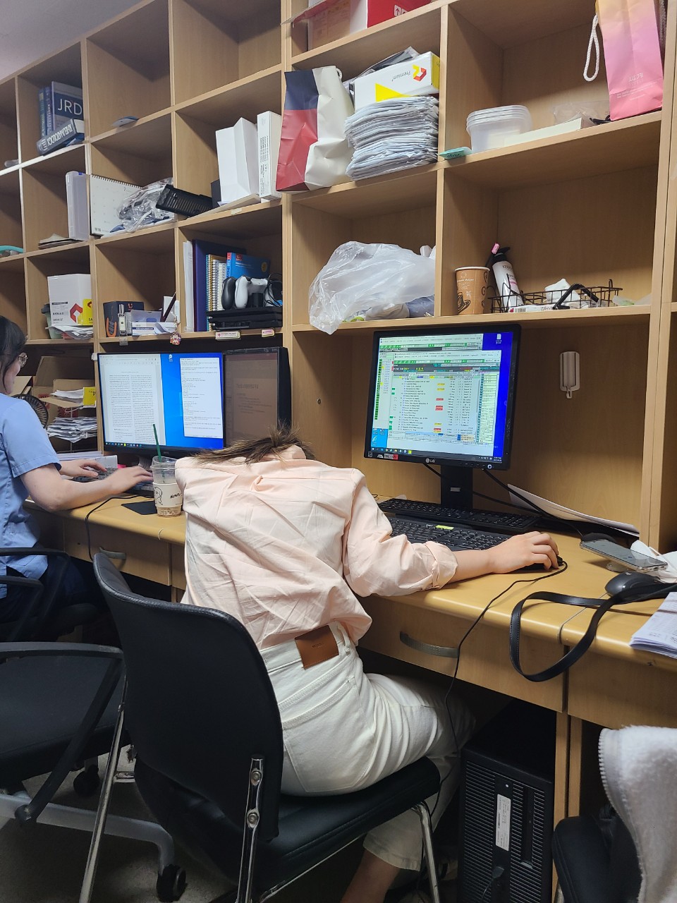 회식 다녀온 이후에도 일을 하겠다는 강인한 의지